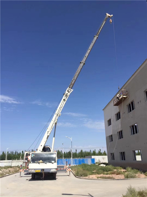 南昌市“轻装强干”—— 吊车的 “轻量化臂架” 技术